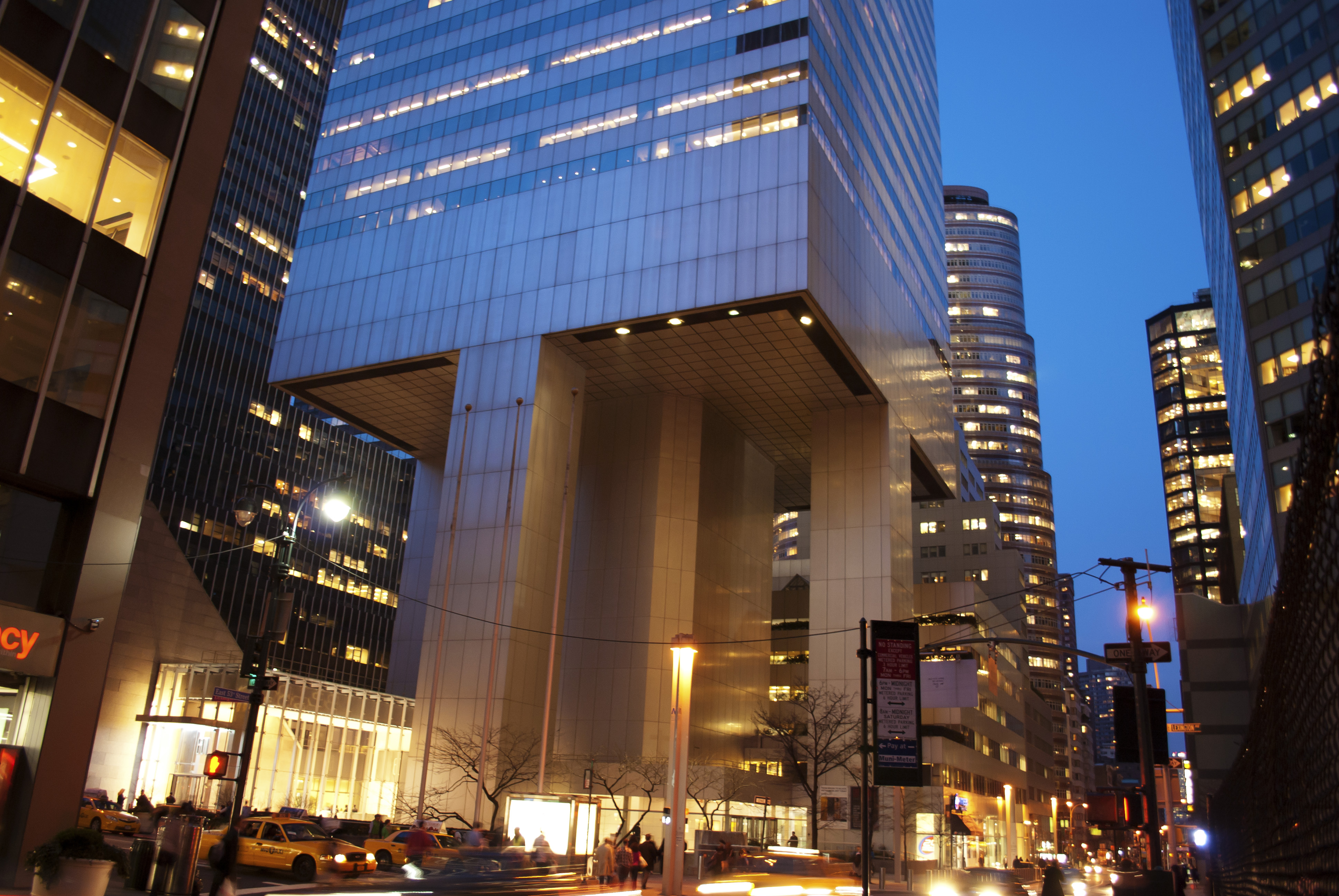 Citigroup. Лексингтон Нью-Йорк. Нью Йорк Лексингтон Авеню 243. Здание Сити груп центр в Нью Йорке USA. Синагога на Лексингтон-Авеню в Нью-Йорке.